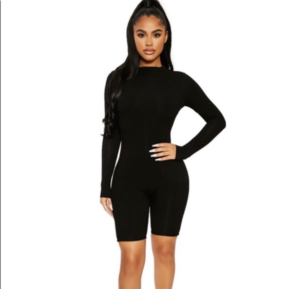 NWOT Snatched Bustier Long Sleeve Romper
NAKED WARDROBE Size L